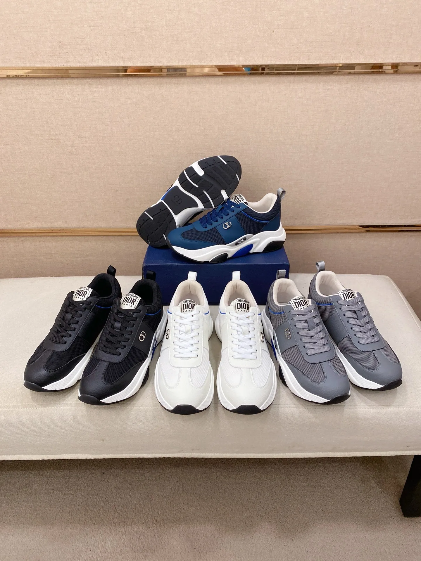 Men's shoes💰 462💰🇮🇹🇮🇹Dior d The new model is on sale at the same time at the counter. The upper 🇮🇹 is imported Italian first-layer cowhide, and the lining is fully imported sheepskin 💪💪. It is a complete 1⃣️ to 1⃣️ replica 🇮🇹💪💪, ⚠ Sole: The original sole is specially provided by the original factory. The exclusive movable molded sole is super comfortable. ⚠Original factory single goods, 🔍🔍high quality, you can enter and leave the counter at will, welcome to compare⚠. Code number: 38-44. Can be customized 45-46.